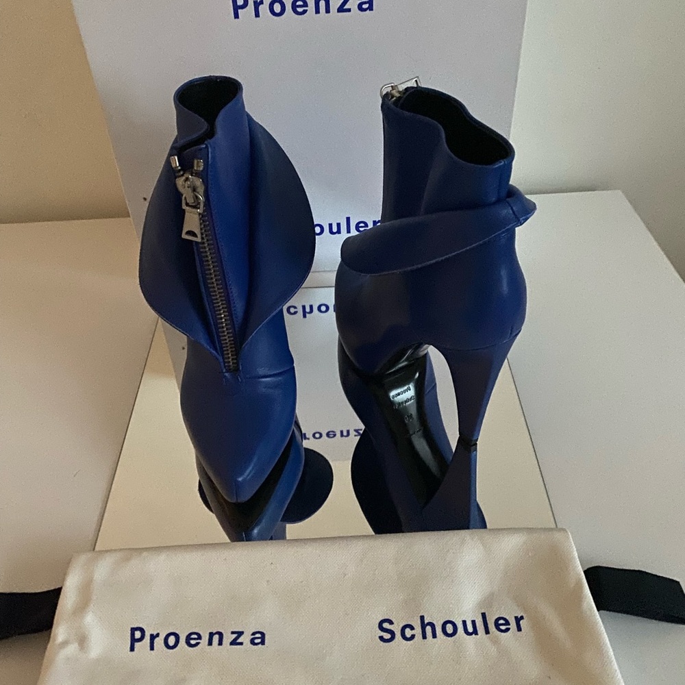 Womens shoes